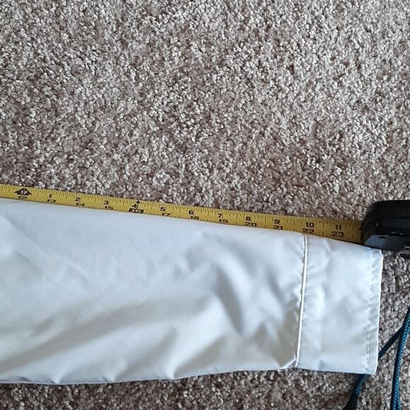 Izod woman's black and white lightweight jacket. - Picture 10 of 10